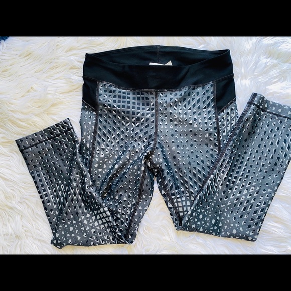 yoga pants - Picture 1 of 2